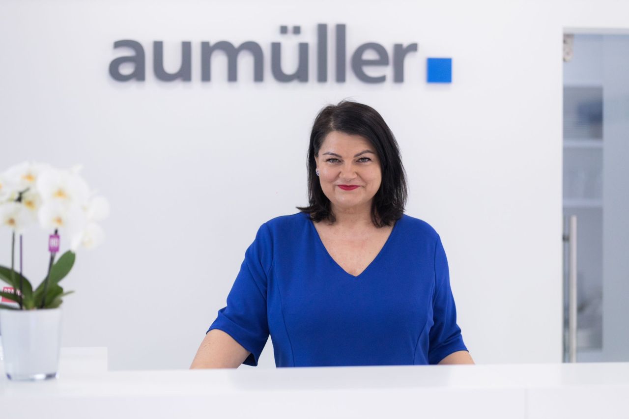 Ramona Meinzer am Empfang von Aumüller