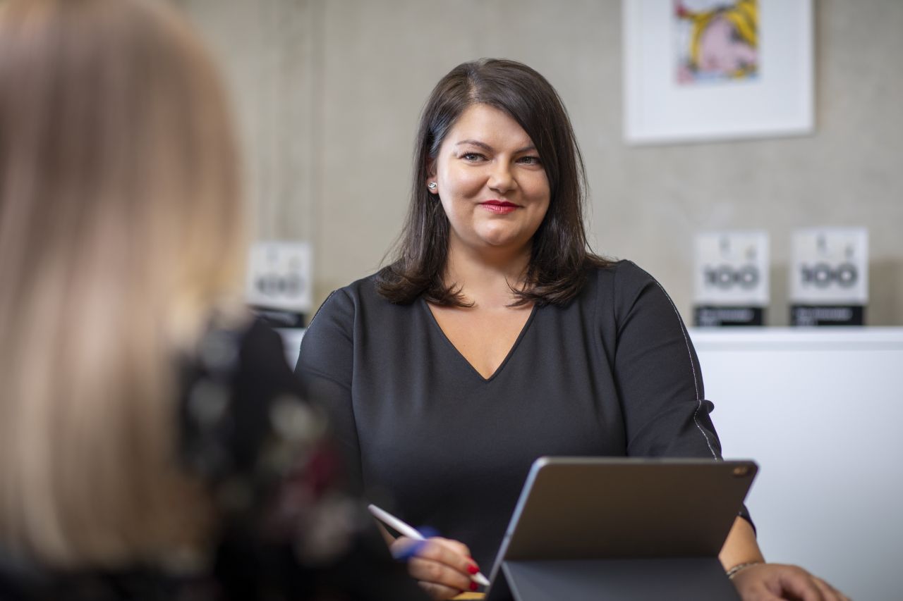 Ramona Meinzer im Gespräch mit Tablet