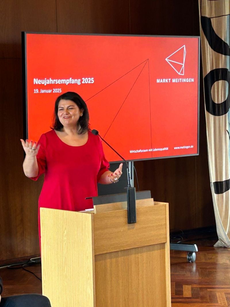 Ramona Meinzer spricht beim Neujahrsempfang in Meitingen